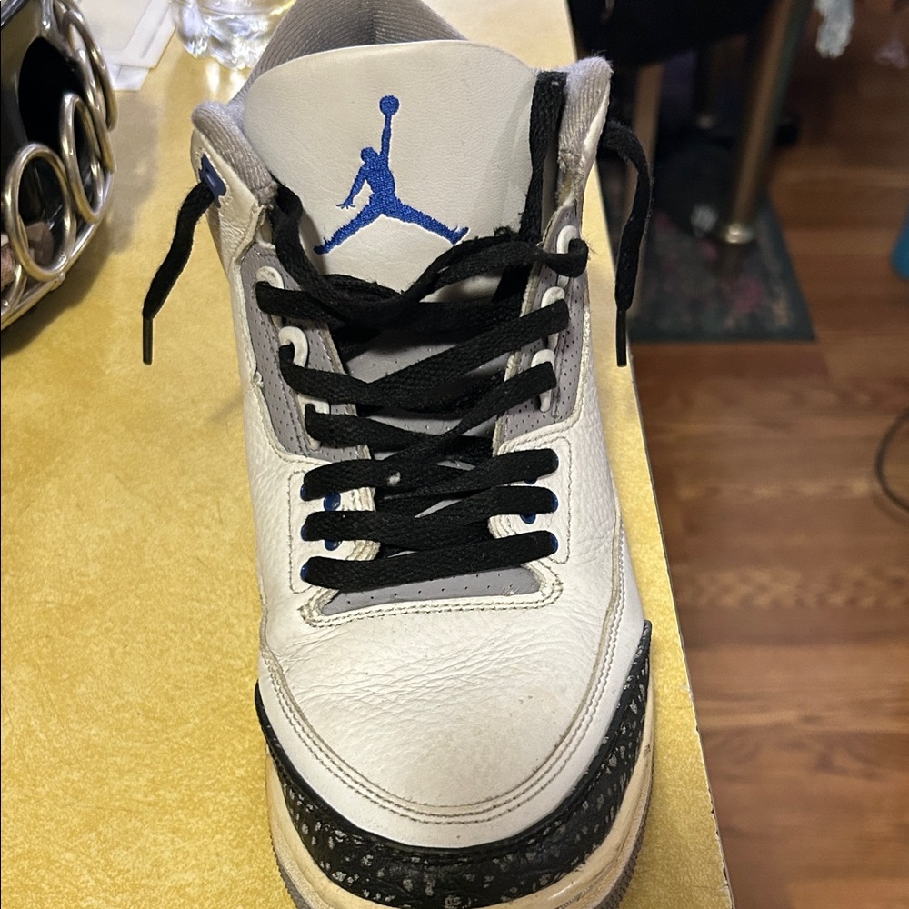 Jordan Men's White and Black Sneakers with Blue Accents - Picture 5 of 13